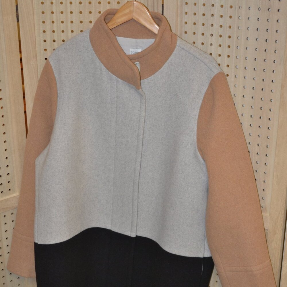 J. CREW (NWT ) Black , Tan and White zip front wool like coat size 22 (2X) .